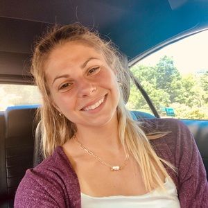 Meet your Posher, Alyssa